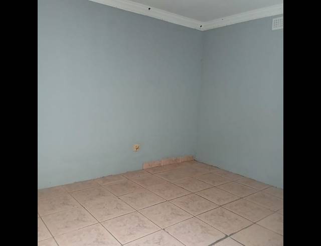 8 BEDROOM HOUSE FOR SALE IN UMLAZI J